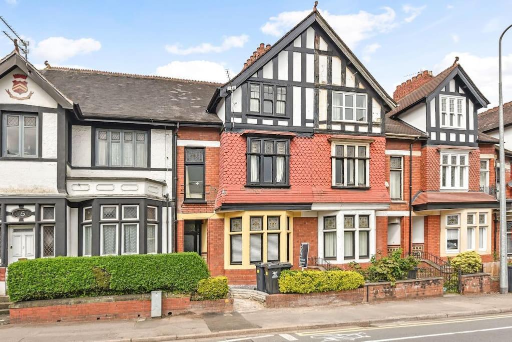 Modern Two Bed With En-suites And Private Parking * Cardiff