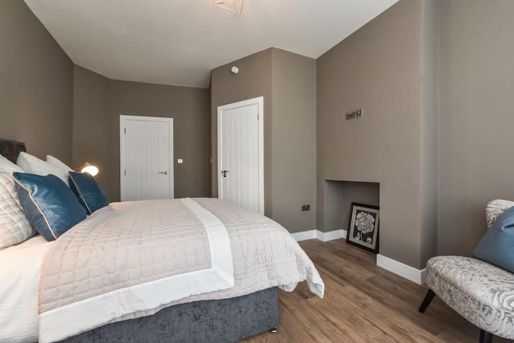 Apartment Modern Two Bed With En-suites And Private Parking Cardiff